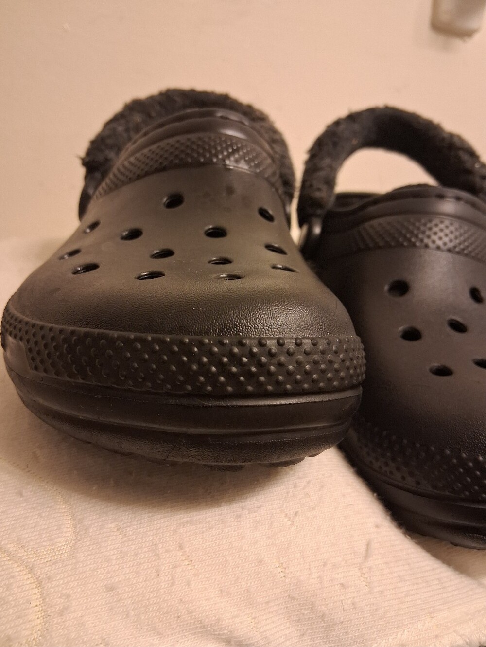 Crocs Womens Classic Lined Clog - Black Size Mens 7, Womens 9 - Picture 12 of 16
